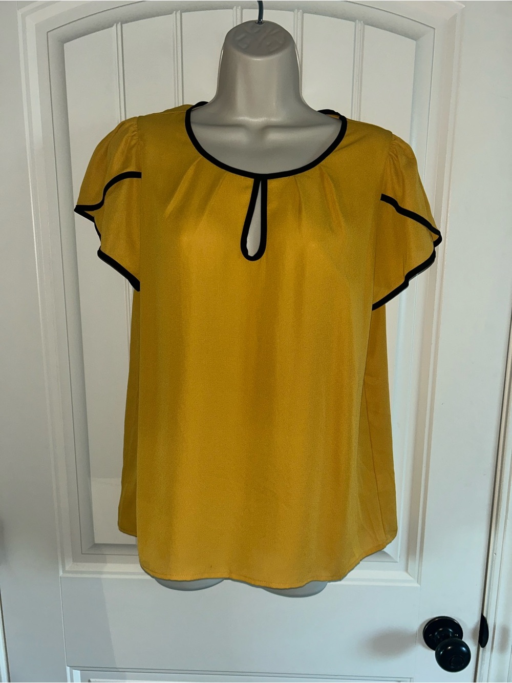 NEW Pleione Mustard Flutter Sleeve Blouse with Contrast Trim Sz S